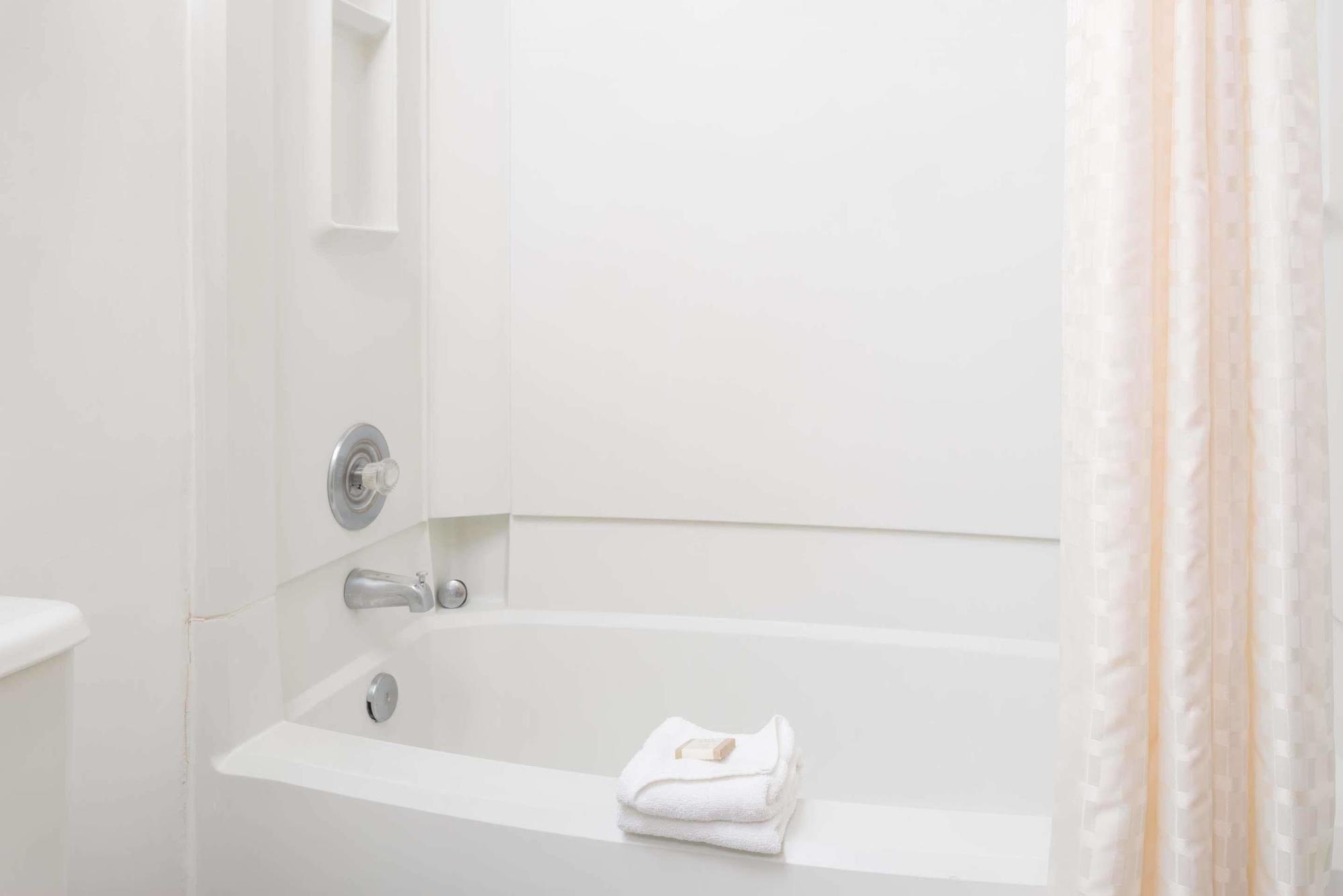 Howard Johnson By Wyndham Boise Bagian luar foto